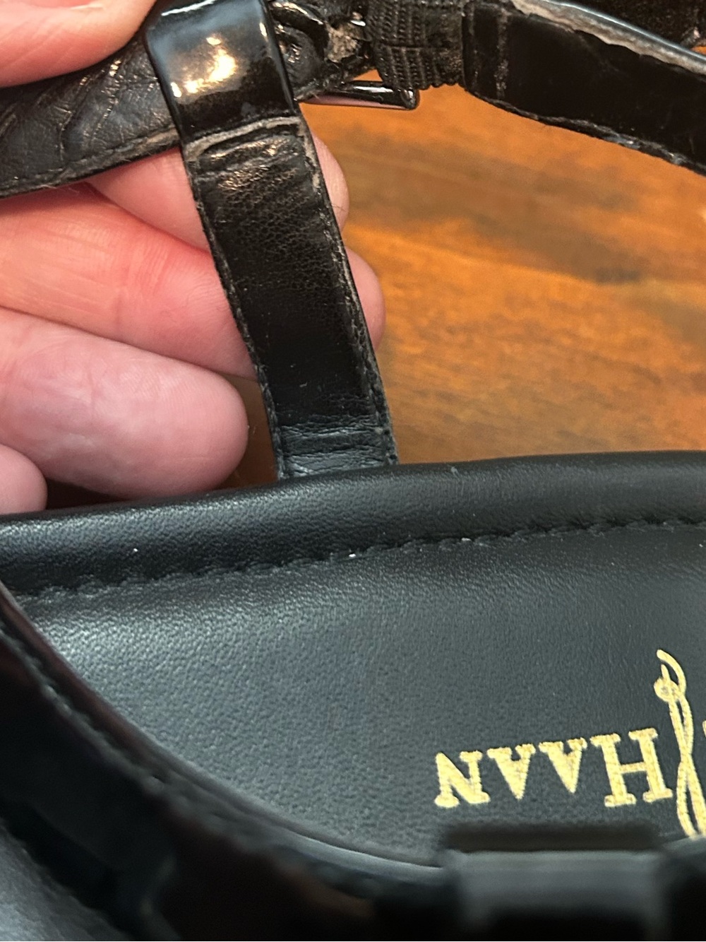 Cole Haan Black patent with snake detail Women's T-Strap thong Sandals 8.5 - Picture 15 of 16